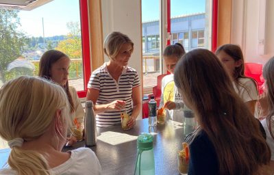 Gesund und lecker! Die Mittagspausen-Snacks am SMG kommen gut an.